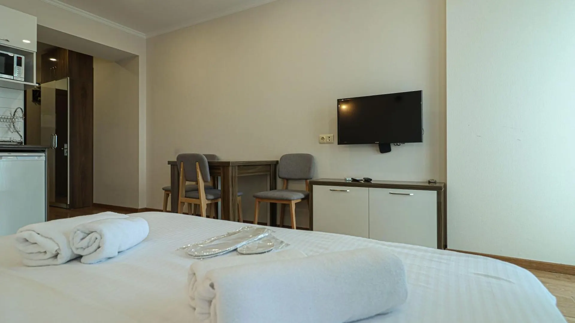 Comfy And Modern Studio Apartment In The Center Of 巴统