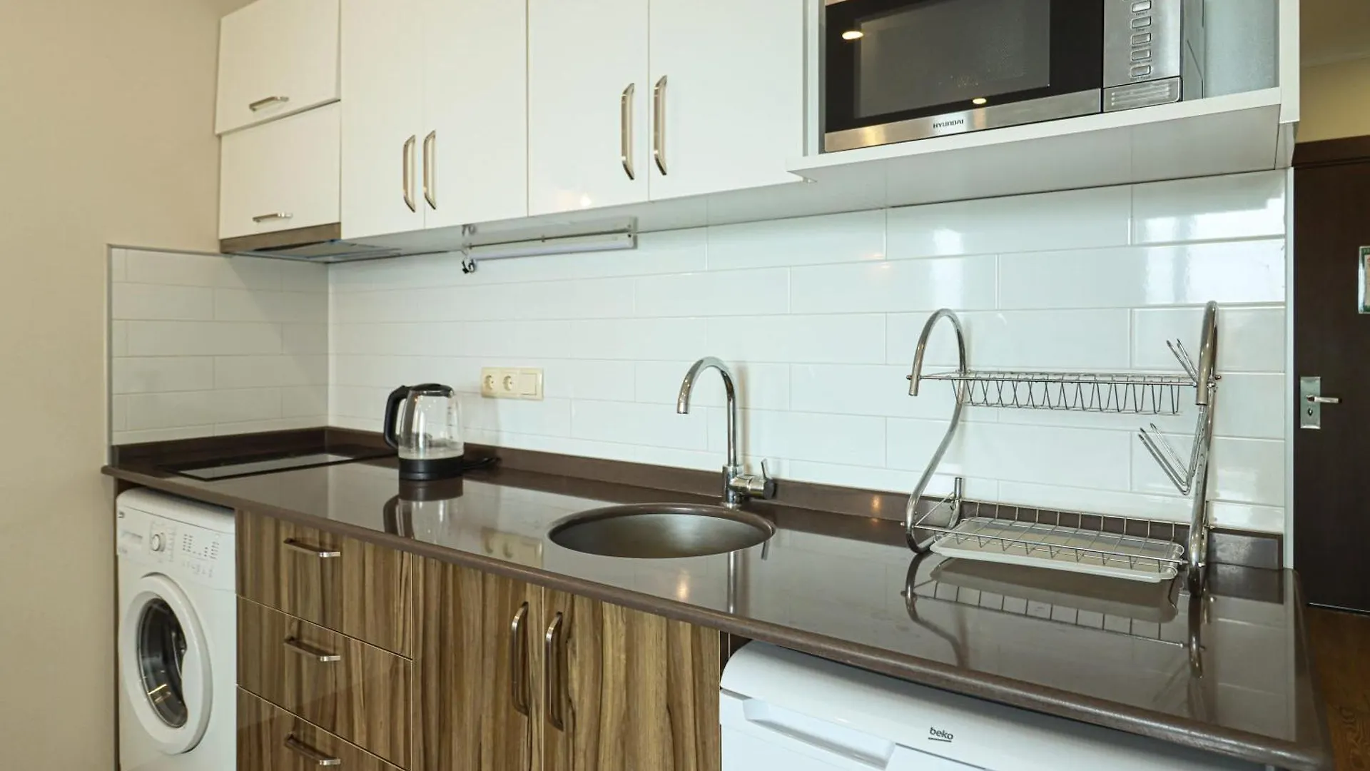 Comfy And Modern Studio Apartment In The Center Of 巴统
